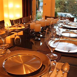 Birthday dinner table chargers