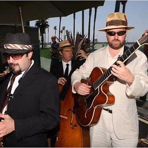 Band Playing by the Sea @ Wedding
