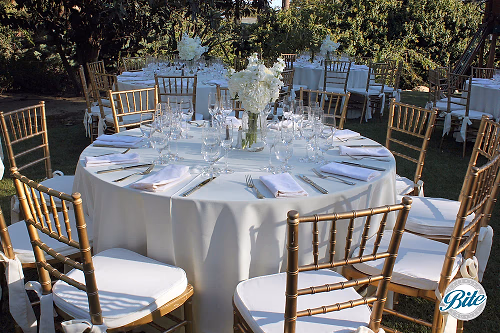 Elegant table setting in white and gold