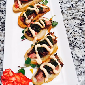 The guests were served yummy flank steak crostini bites