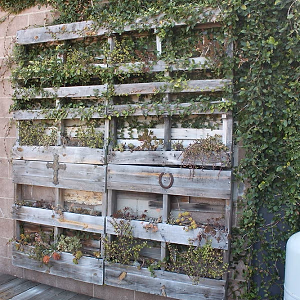 Rustic Vertical Planter @ Smoky Hollow Studios