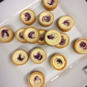 Cheescake Tarts with Mixed Berry