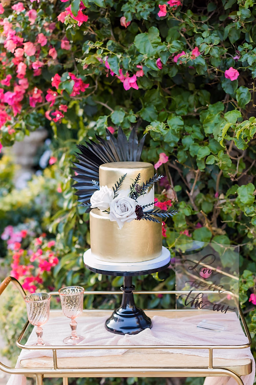 Stunning black and gold wedding cake