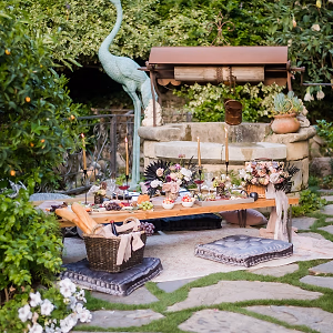 Picnic-inspired wedding tablescape at Houdini Estate