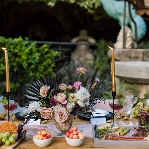 Luxurious and lush family-style wedding tablesetting