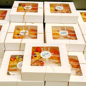 Breakfast assortment in individual boxes 