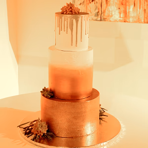 Elegant rose gold drip cake 