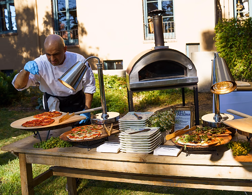 Chef at the pizza bar – action station