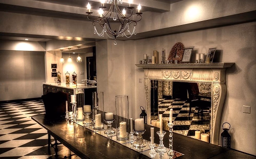 Cocktail and bar area