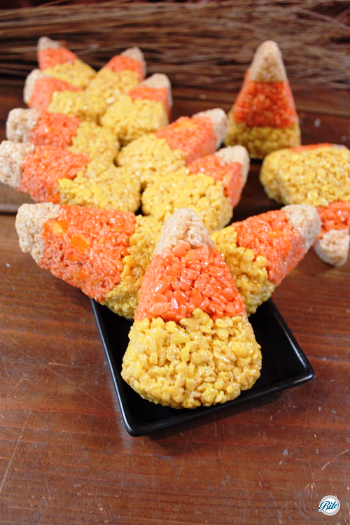 Candy Corn Crispies #Halloween