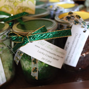 “Old Time Favorite” jar cake favors
