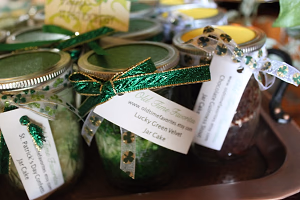 “Old Time Favorite” jar cake favors