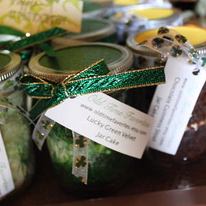 “Old Time Favorite” jar cake favors