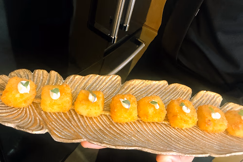 Mac'N Cheese Bites Passed on Leaf Tray