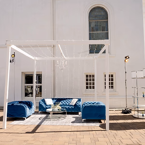 Outdoor Lounge on Plaza