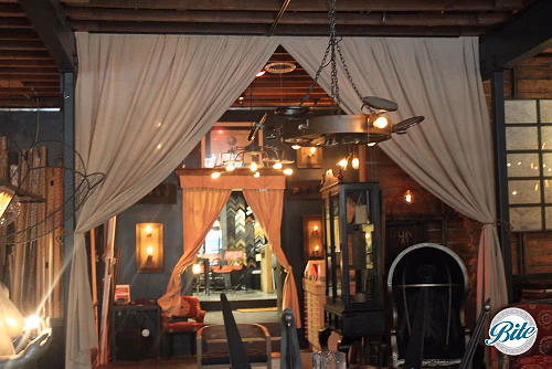 Voila Gallery Draped Center Arch
