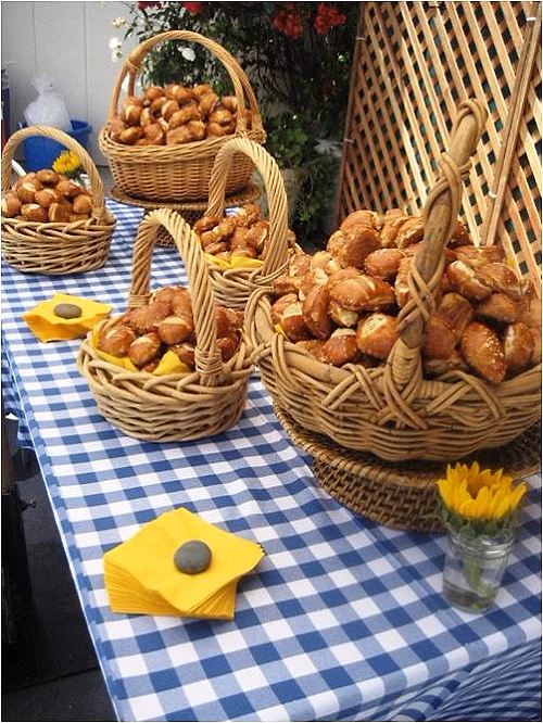 Green Wedding in Bel Air Bread Baskets